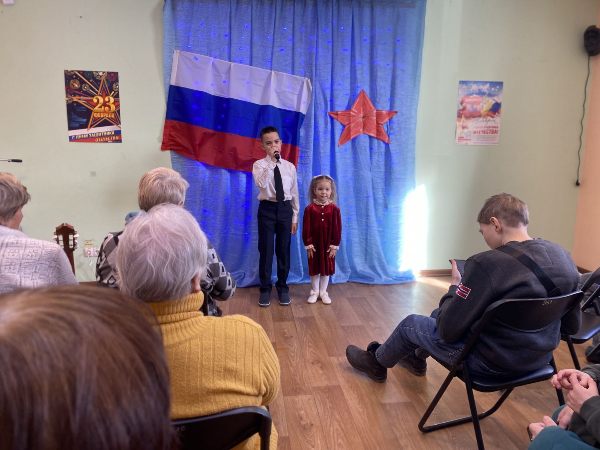 Вы сейчас просматриваете Поздравили защитников с наступающим праздником в ДК «Луч» м.о. Чехов
